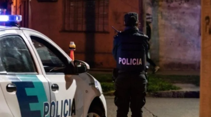 Asesinaron a un hombre a cuchilladas en su vivienda y por el crimen se apresó a su pareja