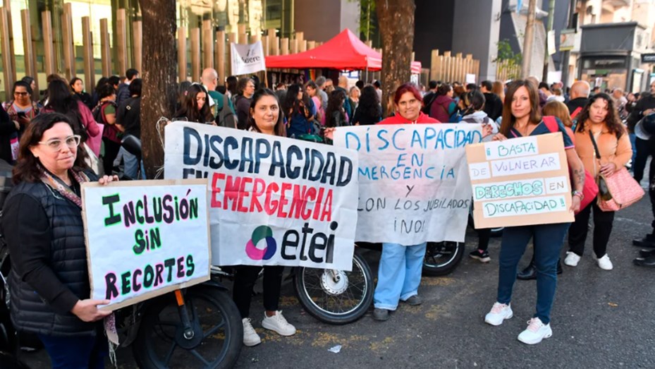 Diversas agrupaciones se movilizarán hoy contra del veto a la Ley de Emergencia en Discapacidad