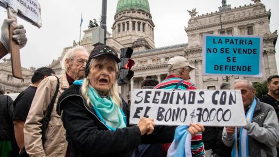 Los jubilados vuelven a marchar este miércoles y suman el rechazo al veto de Milei