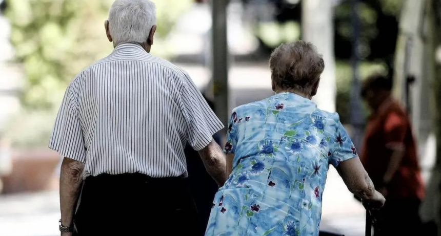 Jubilados suspenden la compra de medicamentos por la suba de precios