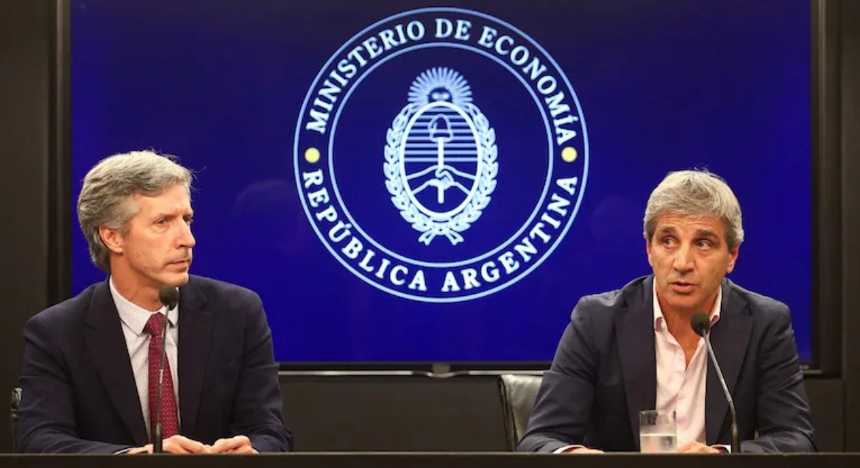 El Gobierno vuelve a aplicar una de las medidas del cepo al dólar para las personas físicas