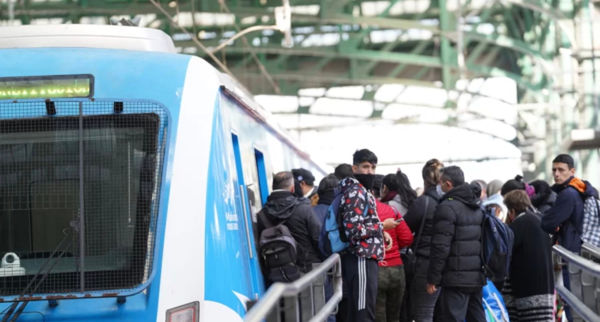 Tras la conciliación obligatoria, el Tren Roca aún presenta demoras y cancelaciones por problemas operativos