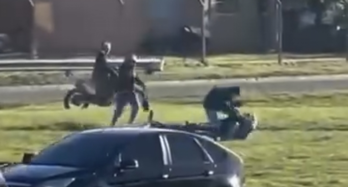 Video: delincuentes le dispararon a un hombre para robarle la moto en Ezeiza
