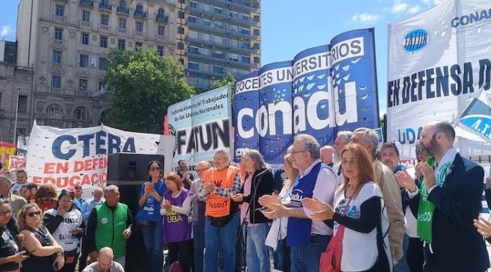 Los docentes se pliegan a la protesta del transporte: habrá paro en escuelas bonaerenses y universidades