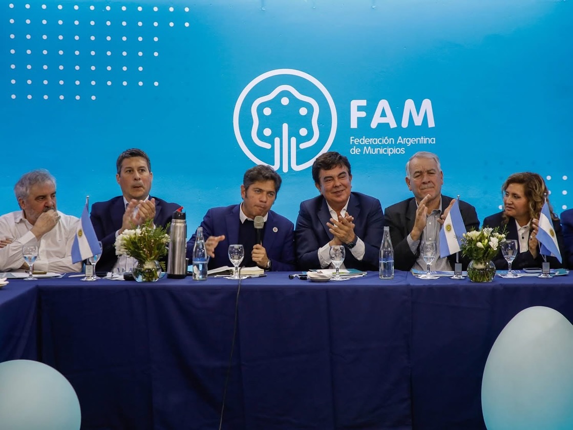Axel Kicillof respaldó a los intendentes en plena campaña: “Juegan un papel fundamental