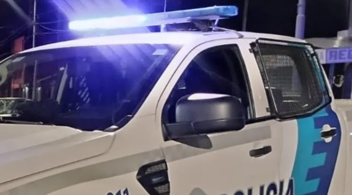 Policía mató a balazos en tiroteo a uno de los tres ladrones que intentaron robarle mientras viajaba en un remis