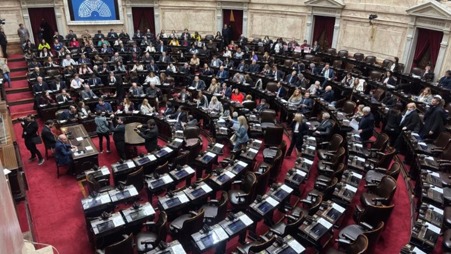 Con el quórum al límite, la oposición busca sesionar para aprobar la reforma de los DNU