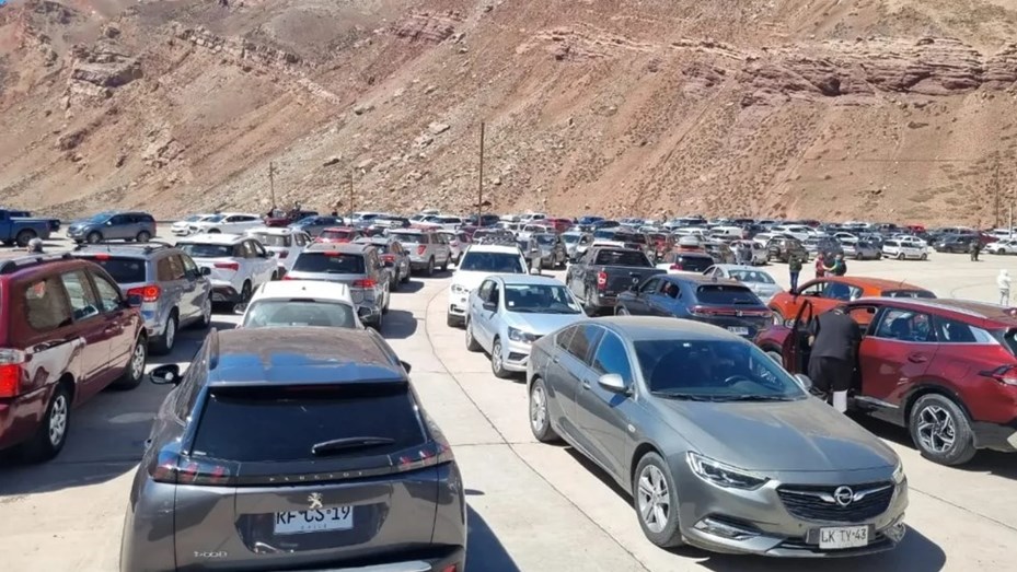 Viaje a Chile: largas filas, tensi&oacute;n y un fin de semana que arranc&oacute; con demoras de hasta seis horas