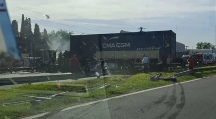 Choque múltiple e incendio en la Panamericana: hay al menos tres muertos