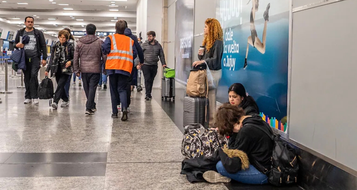 Termin&oacute; la protesta de pilotos, pero siguen las demoras en Aeroparque y Ezeiza