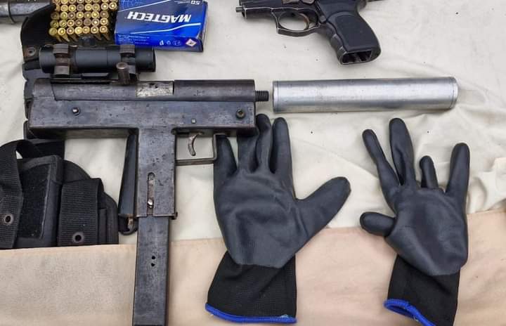 Buscaban a una banda que hacía entraderas en Ezeiza y se toparon con un arsenal